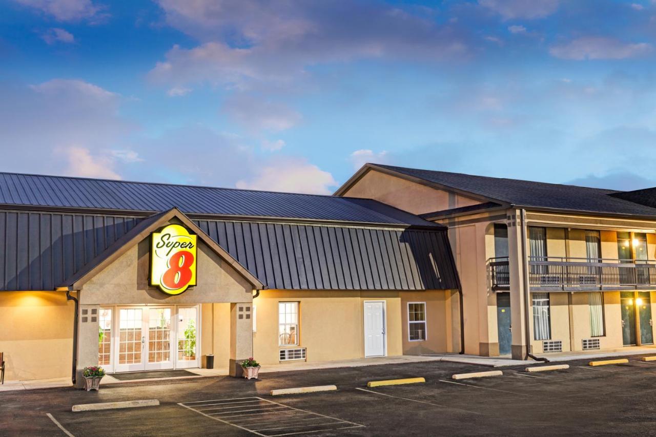 Super Inn & Suites Каролтън Екстериор снимка