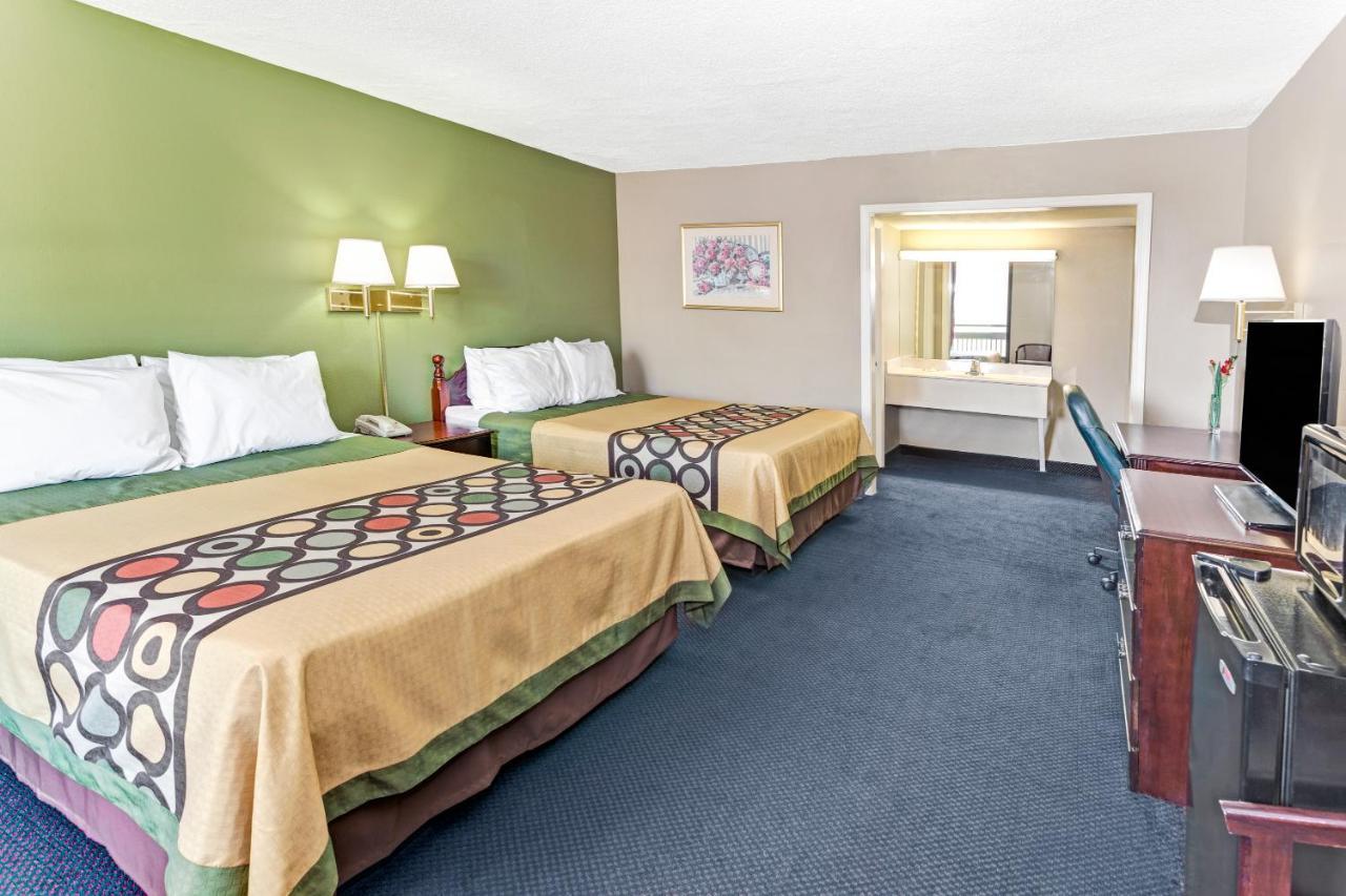 Super Inn & Suites Каролтън Екстериор снимка