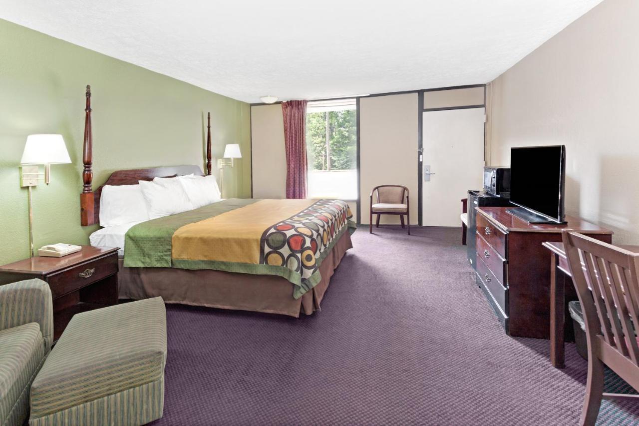 Super Inn & Suites Каролтън Екстериор снимка