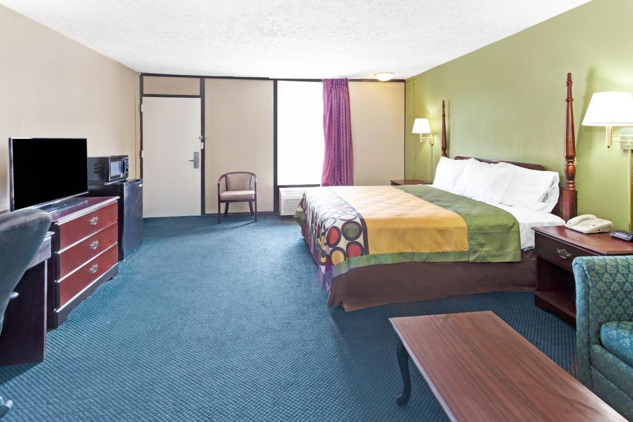 Super Inn & Suites Каролтън Екстериор снимка